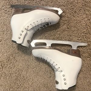 Riedell Diamond figure skates model 33